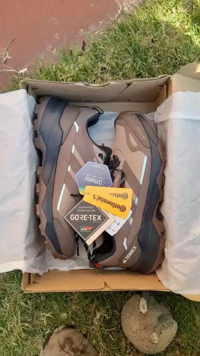 Zapatillas outdoor Gore-Tex nuevas - miniatura 1