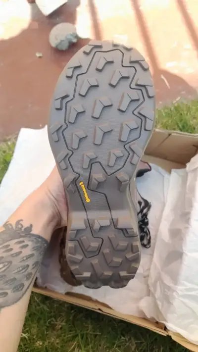Zapatillas outdoor Gore-Tex nuevas - miniatura 2