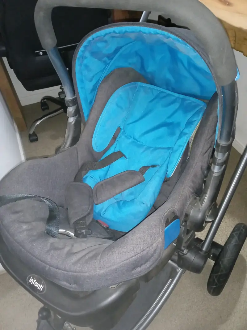 Coche de bebé gris y azul - 4