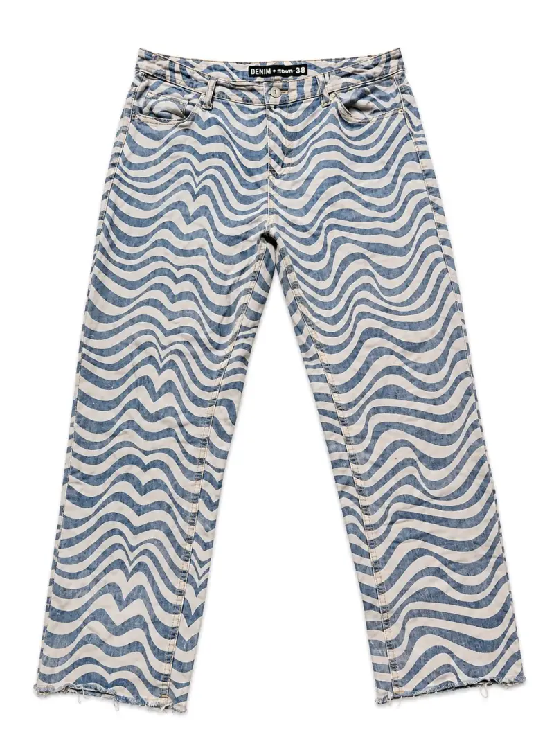 Jeans con estampado ondulado
