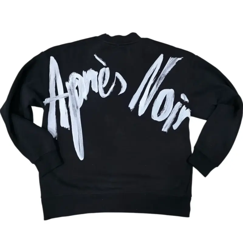 Polerón negro con diseño blanco - 3