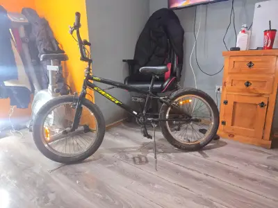 Bicicleta BMX negra Ghost - miniatura 1