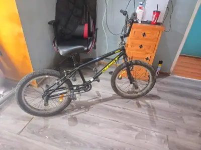 Bicicleta BMX negra Ghost - miniatura 4