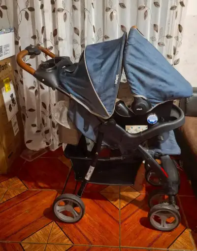 Coche Infanti azul con portabebé - miniatura 1