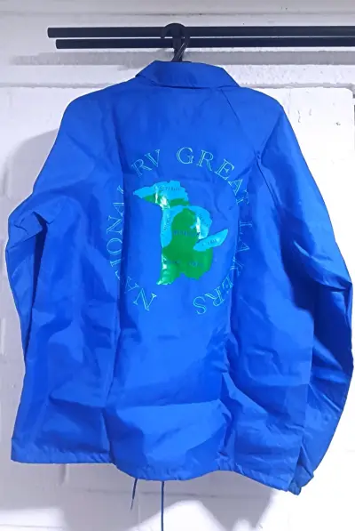Cortaviento azul con logo - miniatura 2