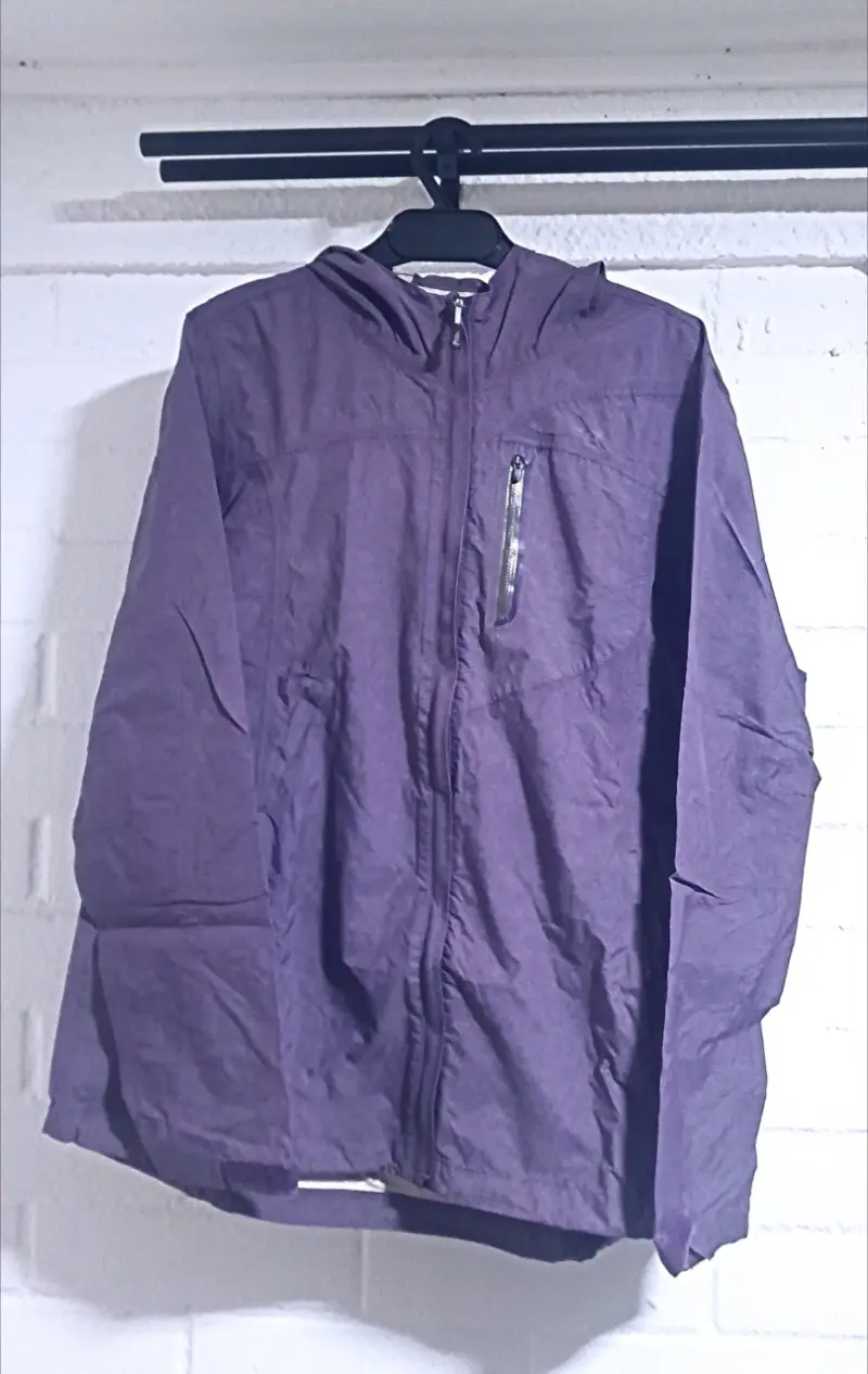 Chaqueta morada con capucha - 1