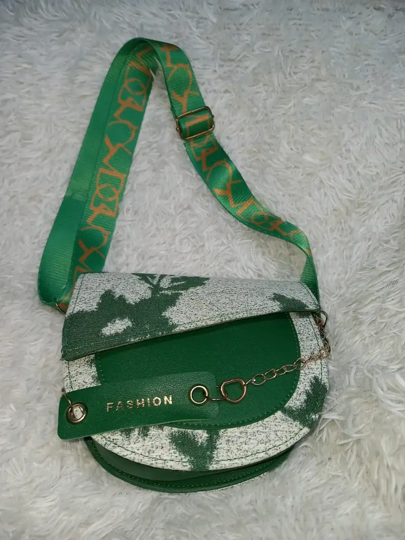 Cartera verde con estampado - 1