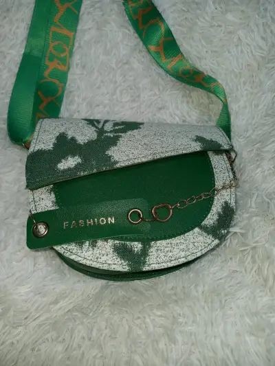 Cartera verde con estampado - miniatura 2