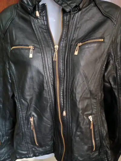 Chaqueta negra de ecocuero - miniatura 3