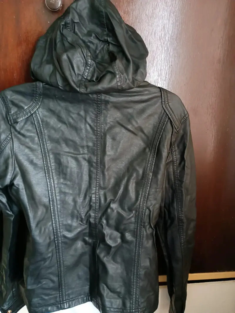 Chaqueta negra de ecocuero - 5
