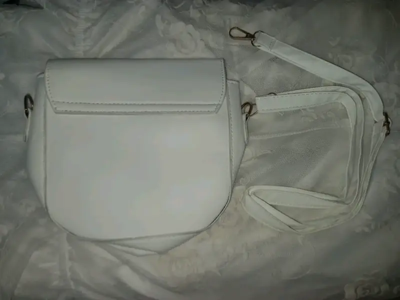 Cartera blanca con diseño de calavera - 2