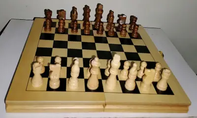 Ajedrez de madera. - miniatura 2