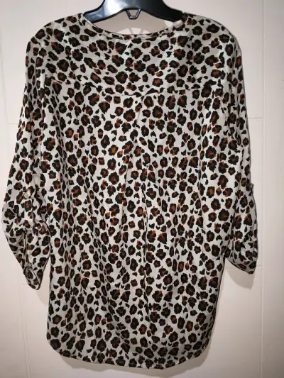 Blusa leopard print estilo suelto - miniatura 1