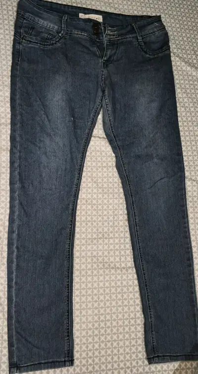 Jeans azul oscuro de mujer - miniatura 2