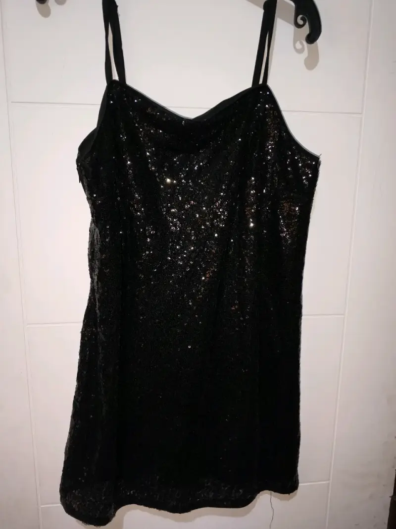 Vestido de lentejuelas negro - 2