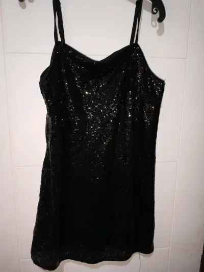Vestido de lentejuelas negro - miniatura 2