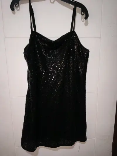 Vestido de lentejuelas negro - miniatura 3