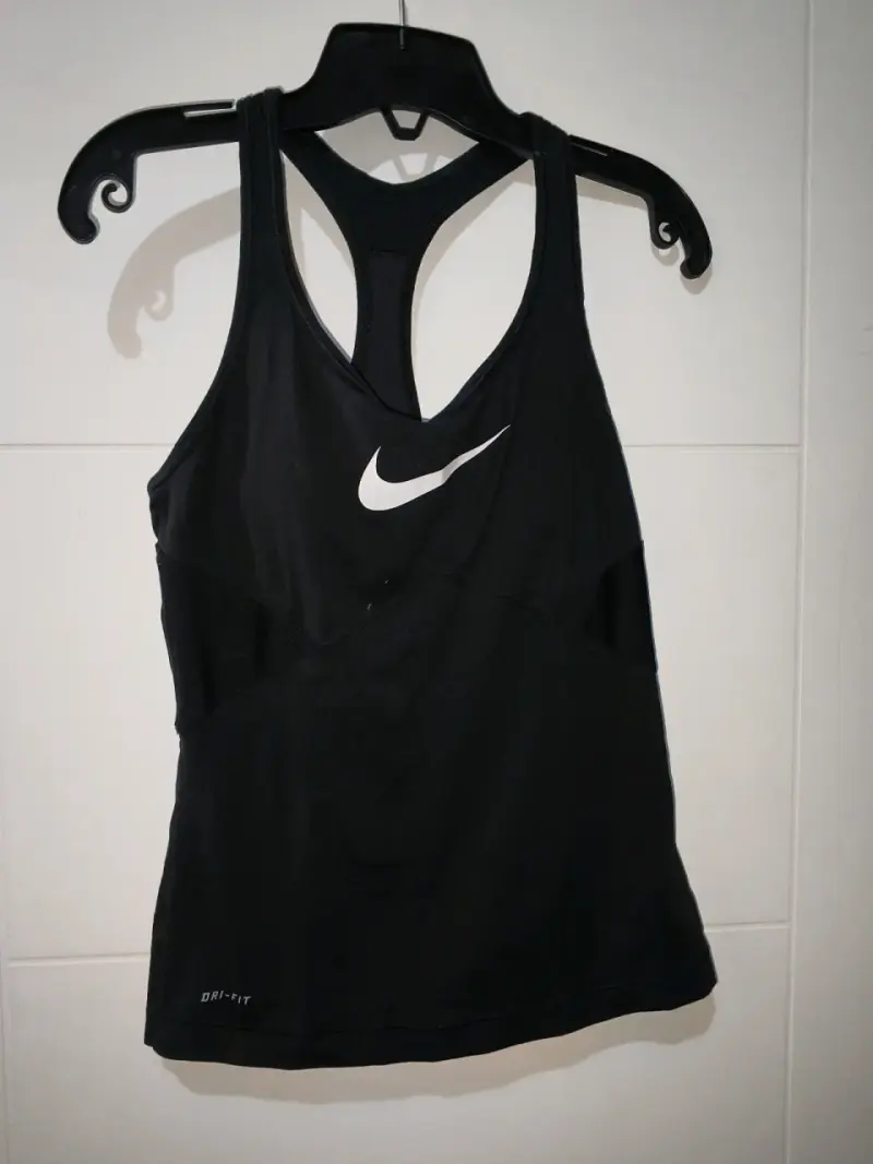 Polera deportiva negra - 2