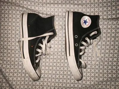 Zapatillas negras Converse altas - miniatura 1