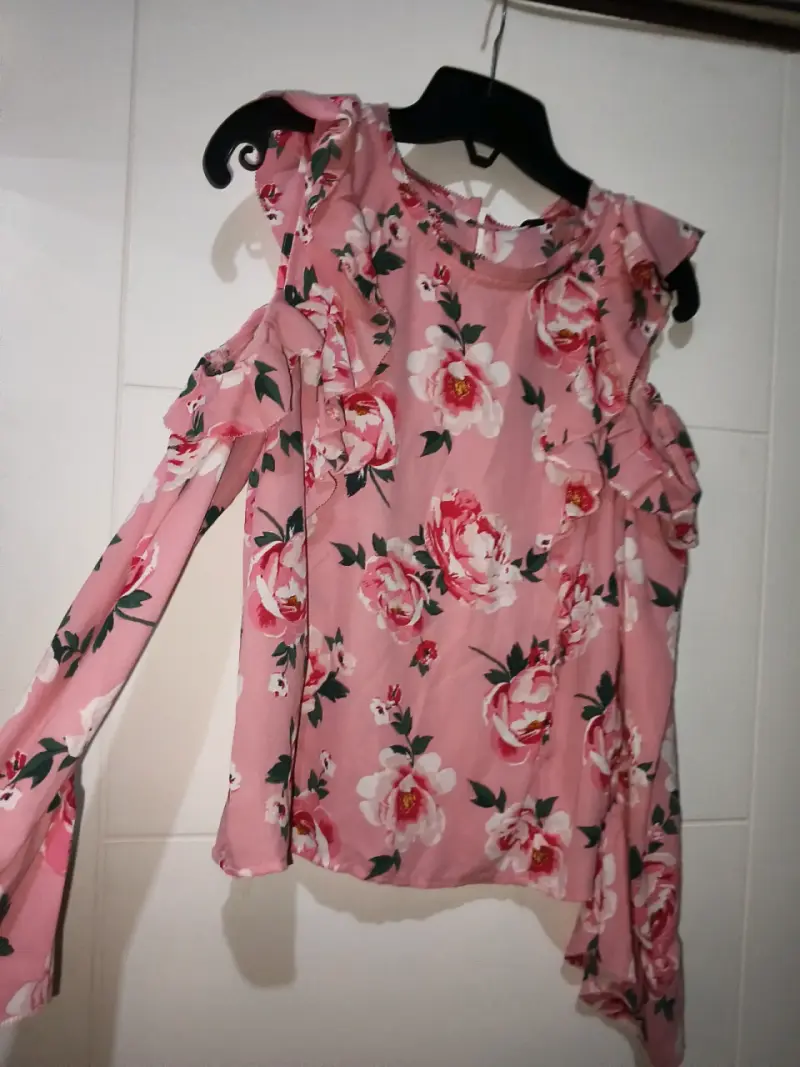 Blusa rosa con estampado floral - 3
