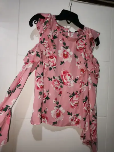 Blusa rosa con estampado floral - miniatura 3