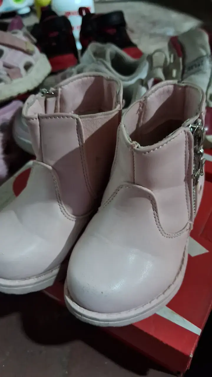 Botas rosadas de bebé con estrellas - 2
