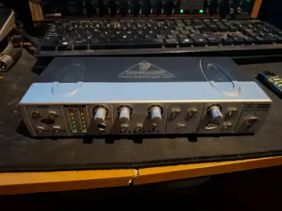Behringer MiniMON MON800 Controlador de Monitores - miniatura 1