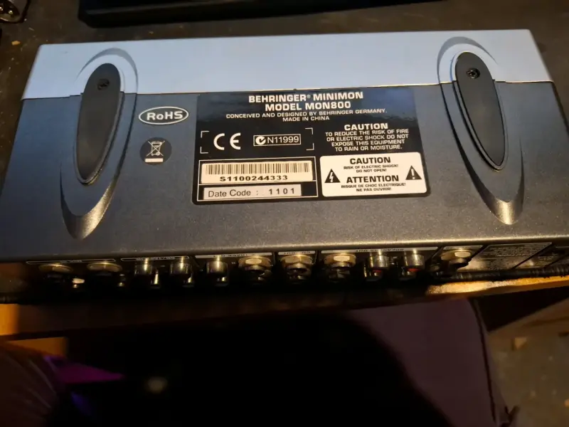 Behringer MiniMON MON800 Controlador de Monitores - 2