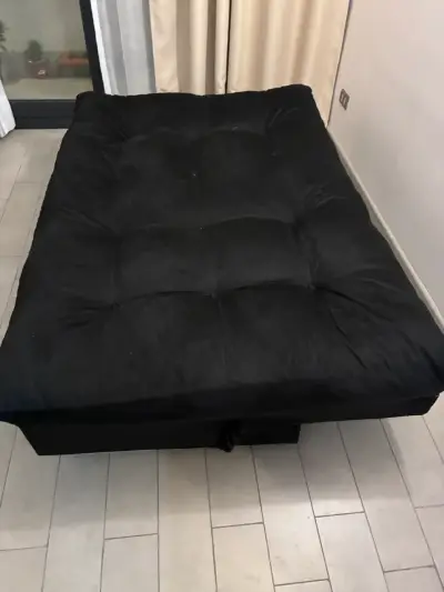 Sofá cama negro con cojines y 2 Puga - miniatura 4