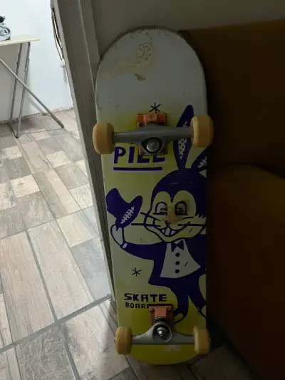 Skate completo 🐰 The Pill Skateboard Co. + Iron Tr - miniatura 1
