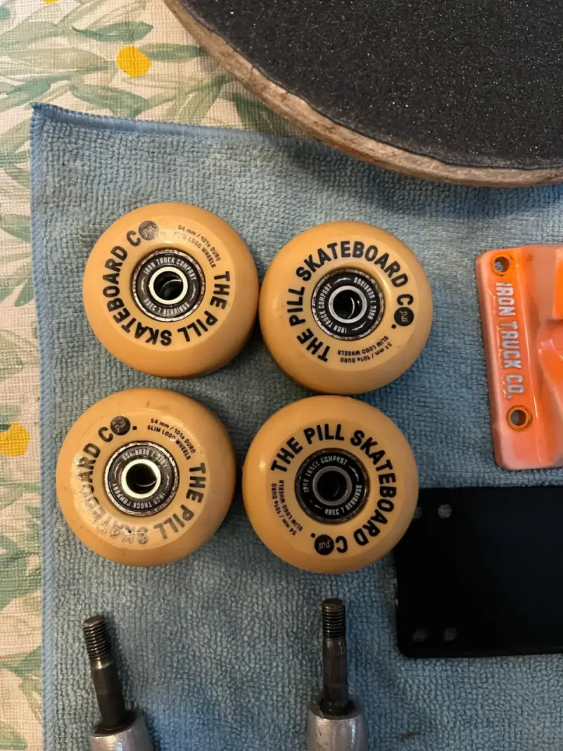 Skate completo 🐰 The Pill Skateboard Co. + Iron Tr - 4