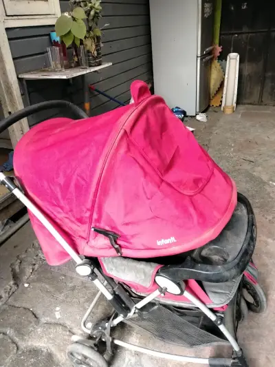 Coche de bebé Infanti rojo - miniatura 1
