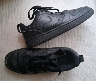 Zapatillas negras deportivas - miniatura 1