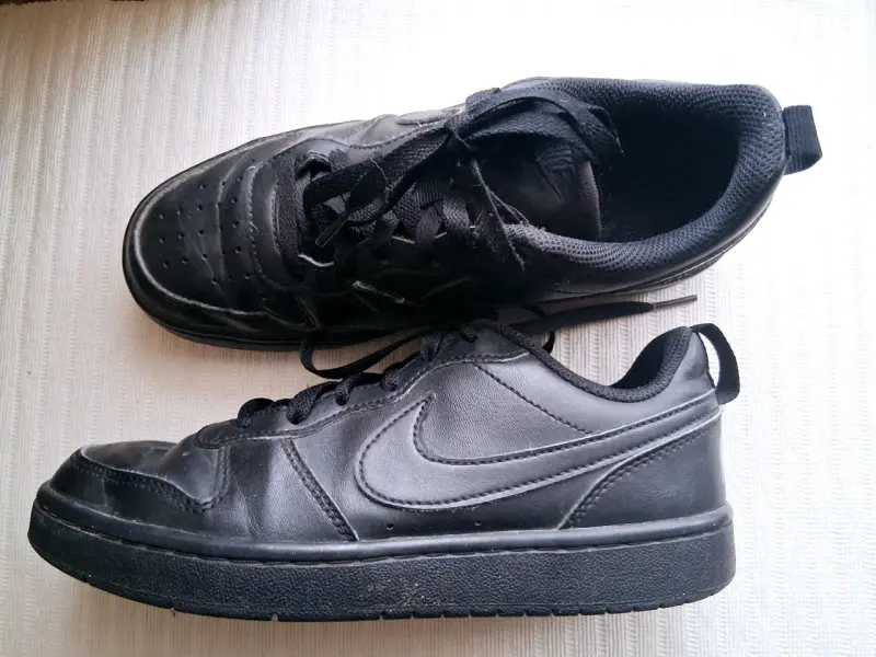 Zapatillas negras deportivas - 2