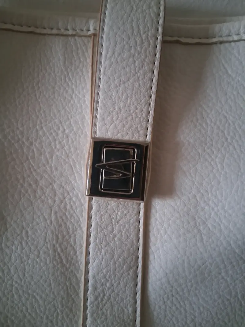 Cartera blanca elegante - 4