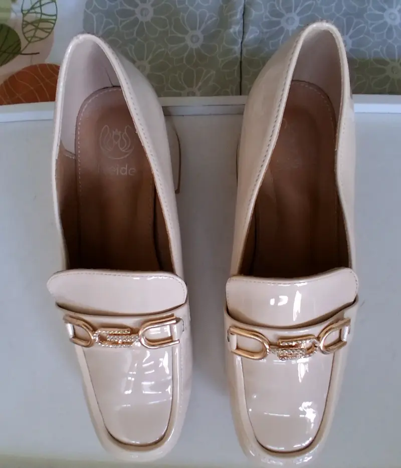 Zapatos de tacón beige elegantes - 2