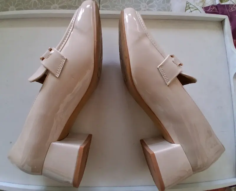 Zapatos de tacón beige elegantes - 4