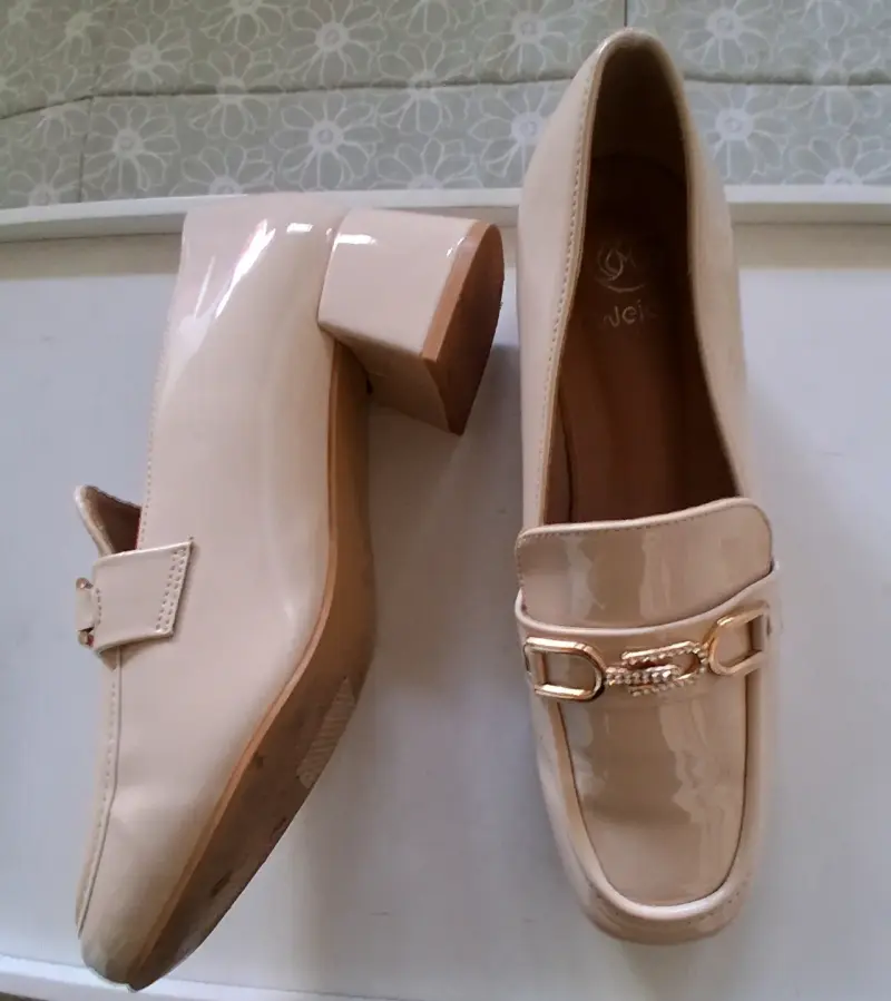 Zapatos de tacón beige elegantes - 5
