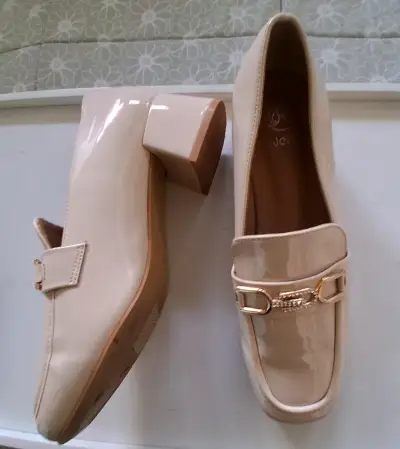 Zapatos de tacón beige elegantes - miniatura 5