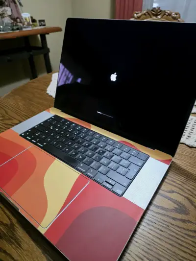 MacBook Pro 16" M1 Pro 512gb 16gb, con protector D - miniatura 3