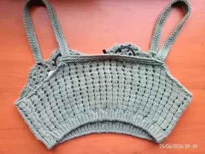 Top tejido verde con diseño - miniatura 2