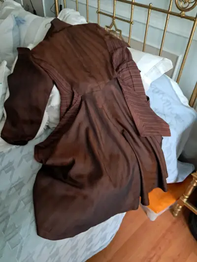 Vestido tipo fiesta va con falda es hermoso Argent - miniatura 3