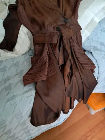 Vestido tipo fiesta va con falda es hermoso Argent - miniatura 4