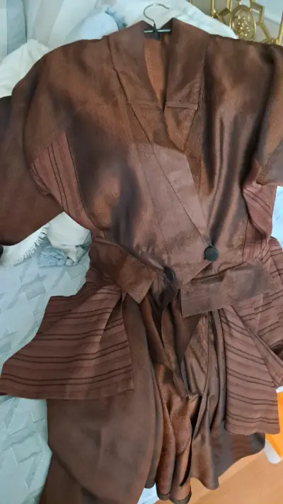Vestido tipo fiesta va con falda es hermoso Argent - miniatura 6
