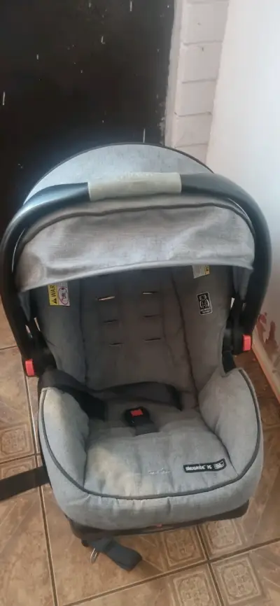 Silla para auto de bebé gris - miniatura 1