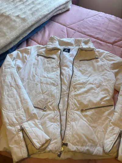 Chaqueta blanca con cierre - miniatura 1