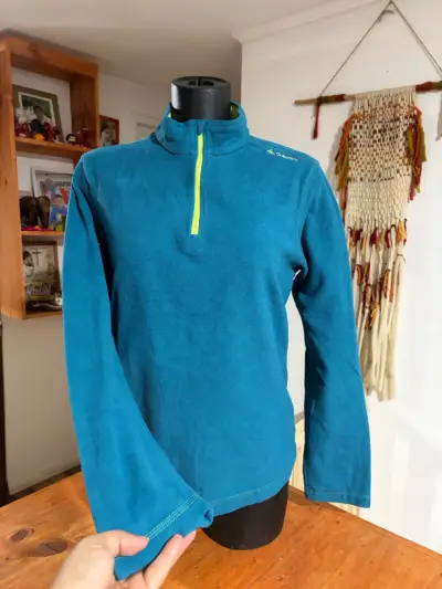 Polerón azul con cierre medio marca quechua - miniatura 1