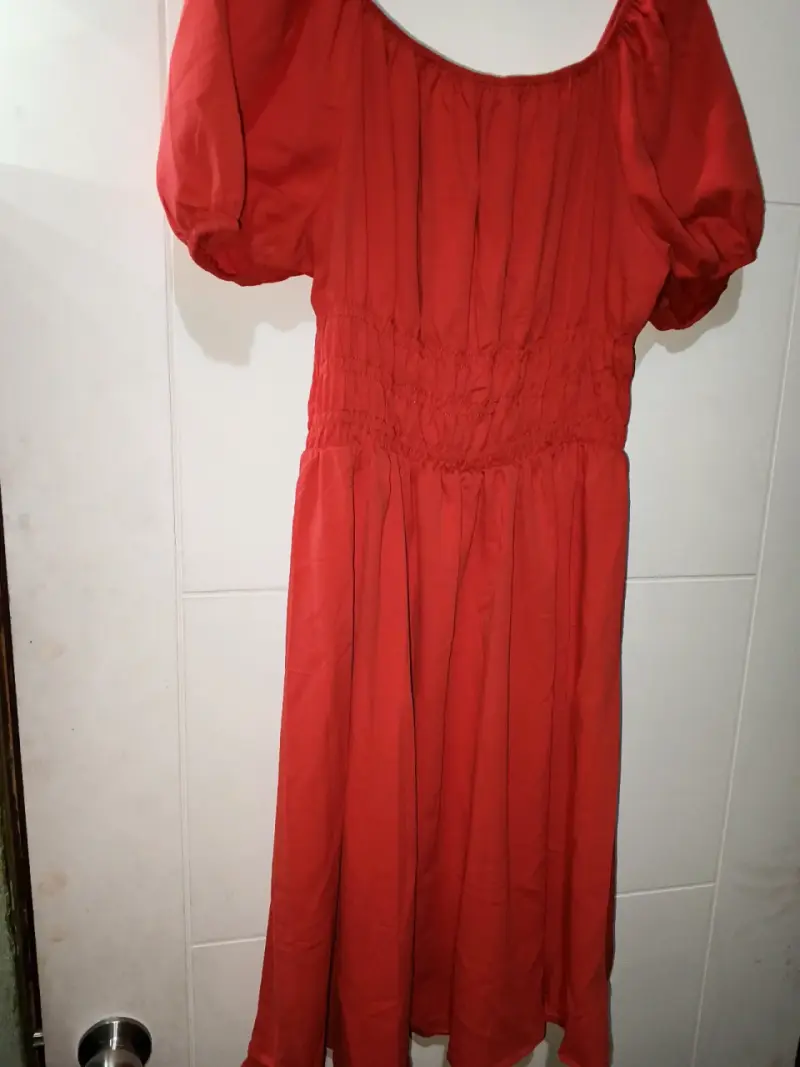 Vestido rojo con mangas abullonadas - 3