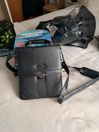 Bolso de hombro negro de cuero para viaje - miniatura 1