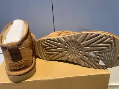 Botines de gamuza UGG color camel - miniatura 3
